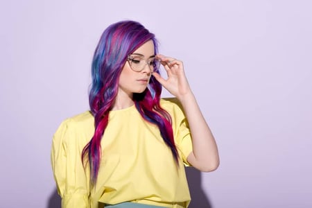 cabello violeta colorimetria